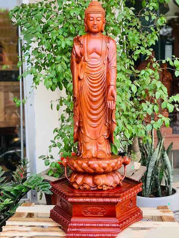 Mẫu tượng Phật Thích Ca đứng bằng gỗ hương
