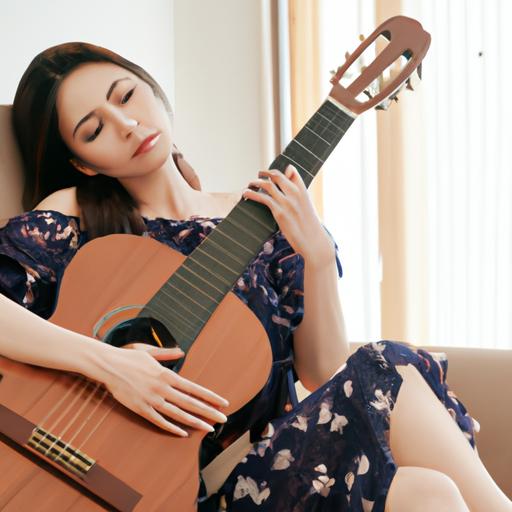 Hà Như Quỳnh ngồi trên ghế sofa, cầm trên tay chiếc guitar và hát những ca khúc tình cảm.