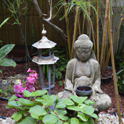 Tượng Phật trong khu vườn yên bình với đầy cây xanh um tùm